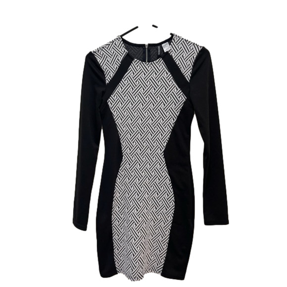 H&M Dresses & Skirts - DIVIDED by H&M black and off-white long sleeve dress